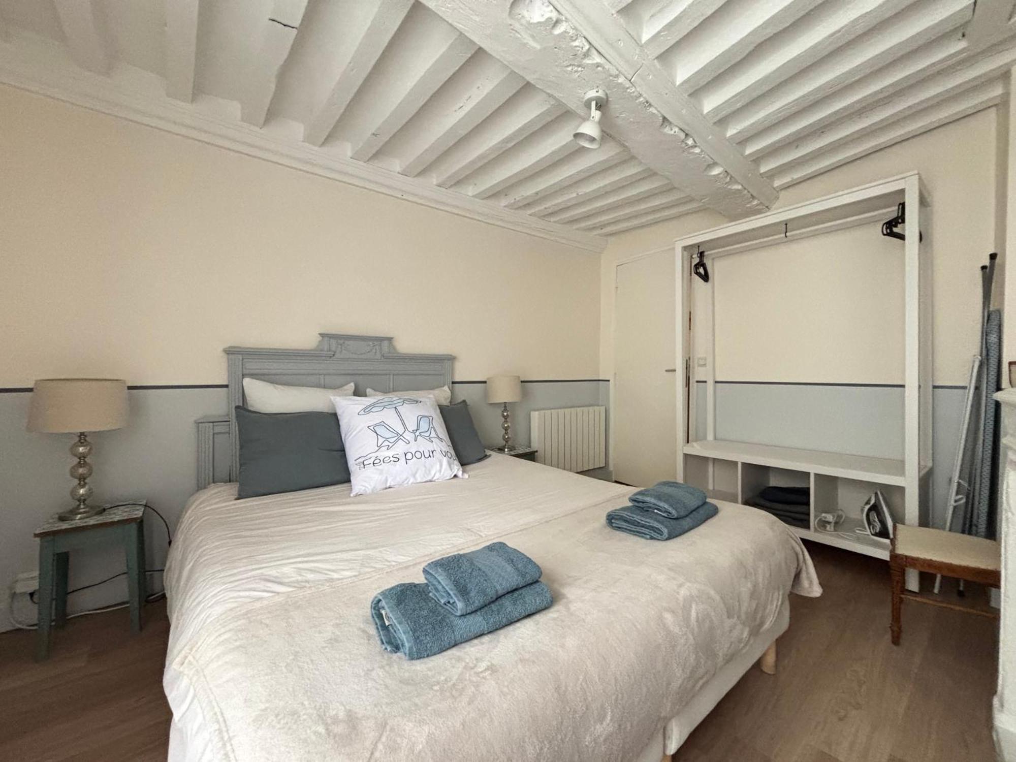 Les Remparts Apt Spacieux 1 Er Etage Renove Joliment Decore Bien Equipe Plein Centre Bayeux Proche Plages Du Debarquement Parking Gratuit A Proximite Экстерьер фото