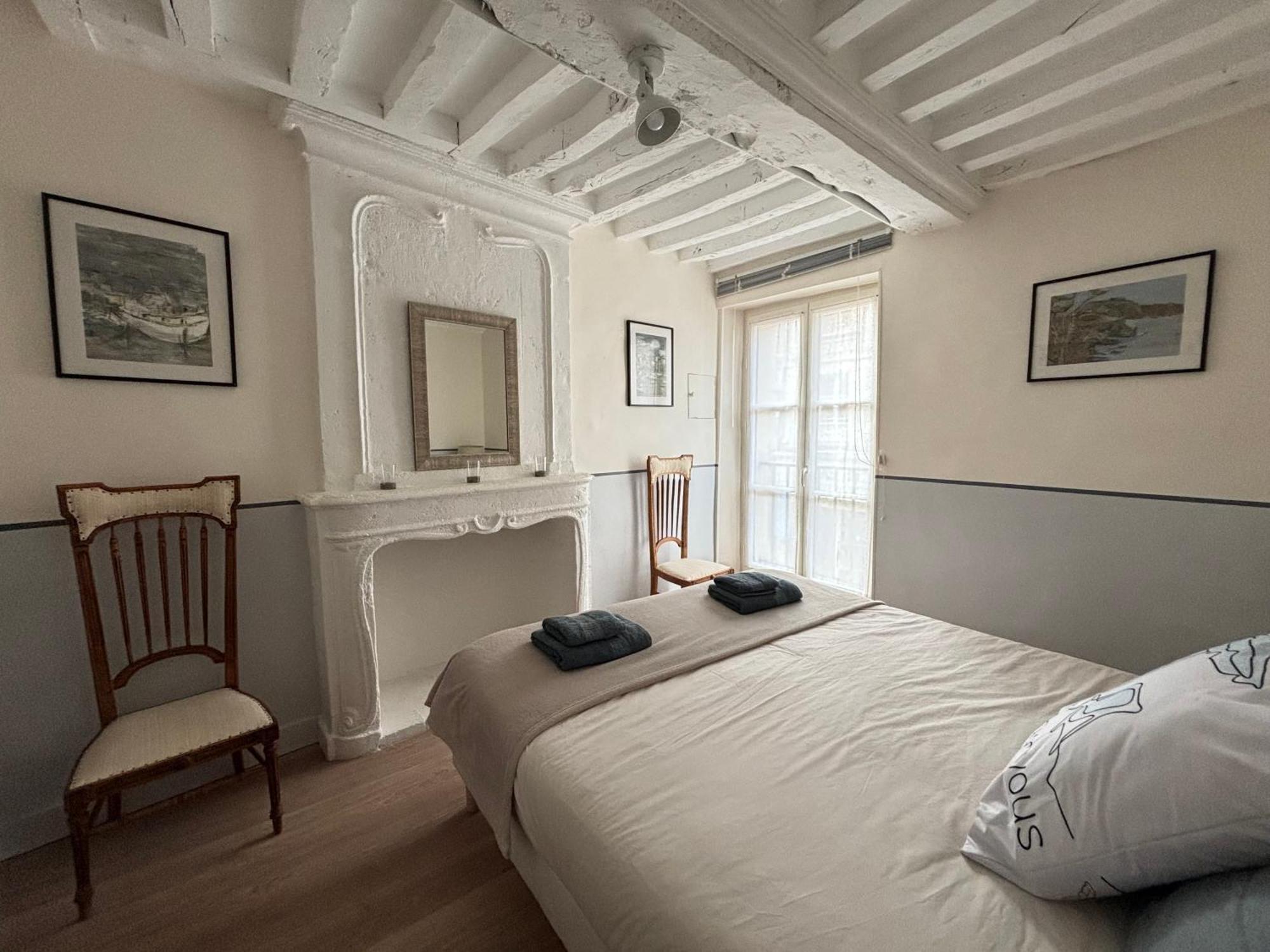Les Remparts Apt Spacieux 1 Er Etage Renove Joliment Decore Bien Equipe Plein Centre Bayeux Proche Plages Du Debarquement Parking Gratuit A Proximite Экстерьер фото